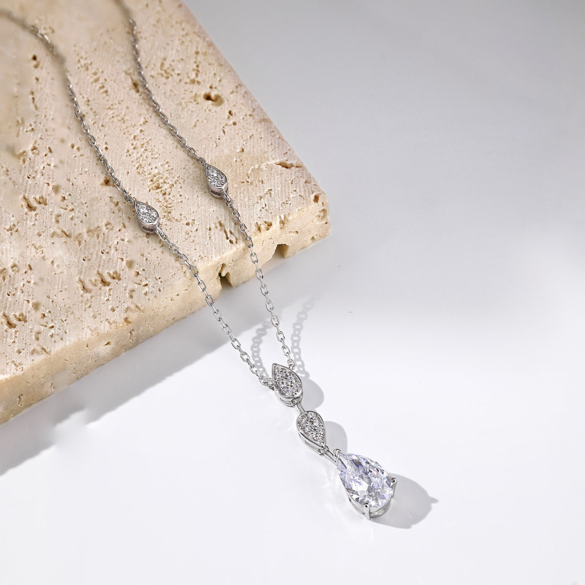 [Sparkling Aurora]Dazzling Pear Cut Necklace