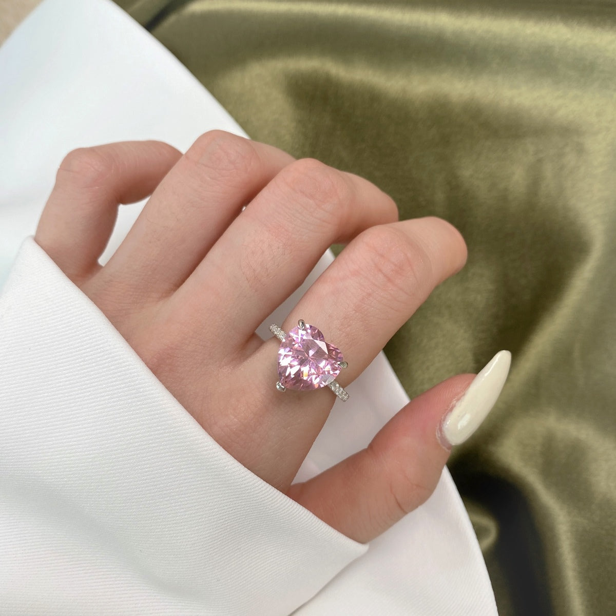 [Sparkling Aurora]6.0 Carat Luxurious Sparkling Romantic Heart Cut Lover Ring