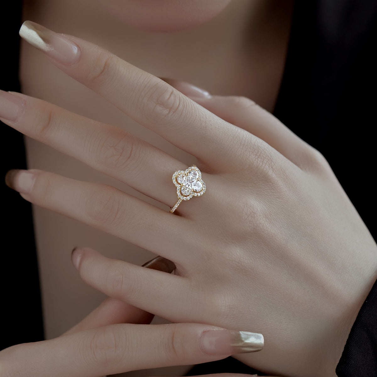 [Sparkling Aurora]Luxurious Eternity Flower Shape Banquet Ring