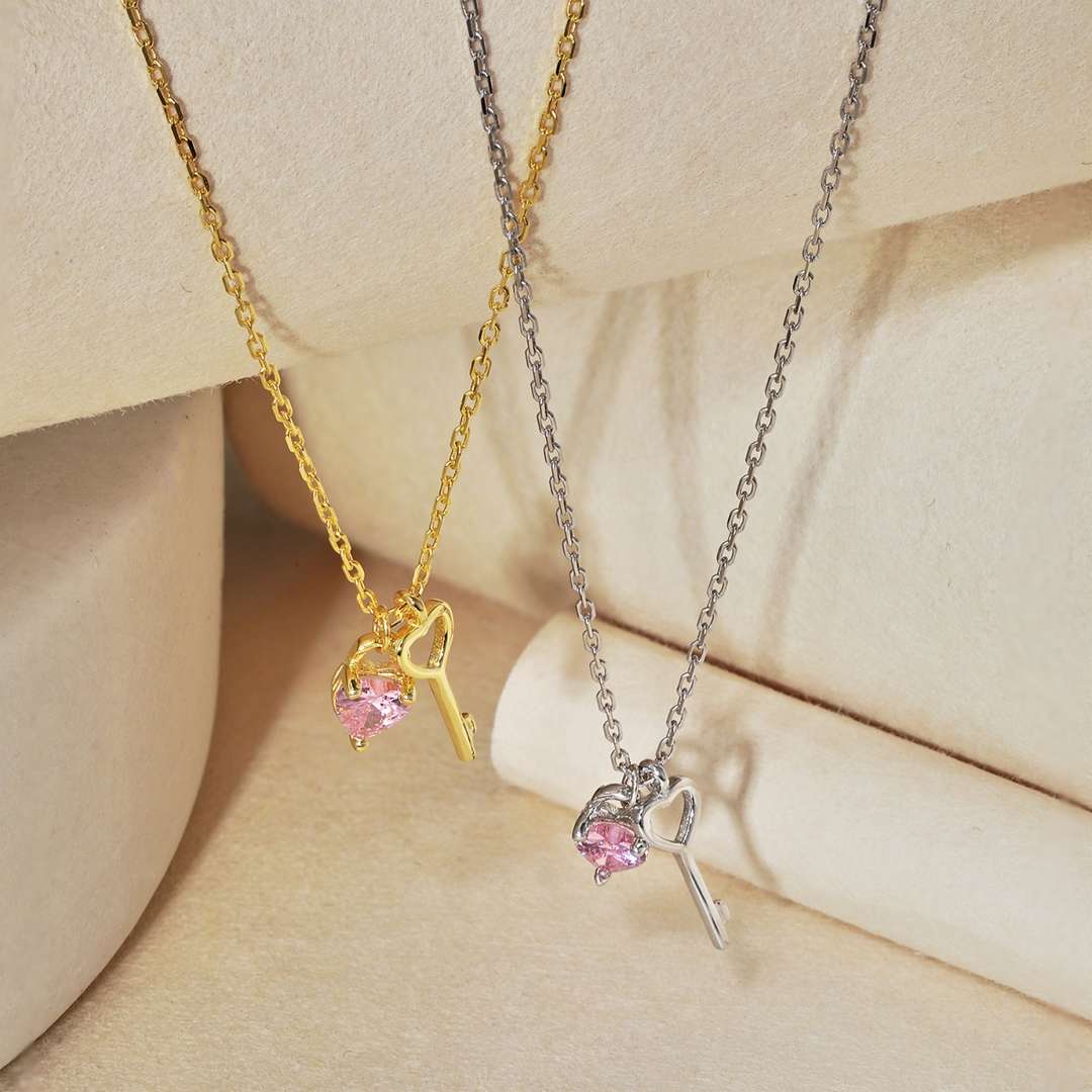 [Sparkling Aurora]Unique Heart Shape Key Pendent Necklace