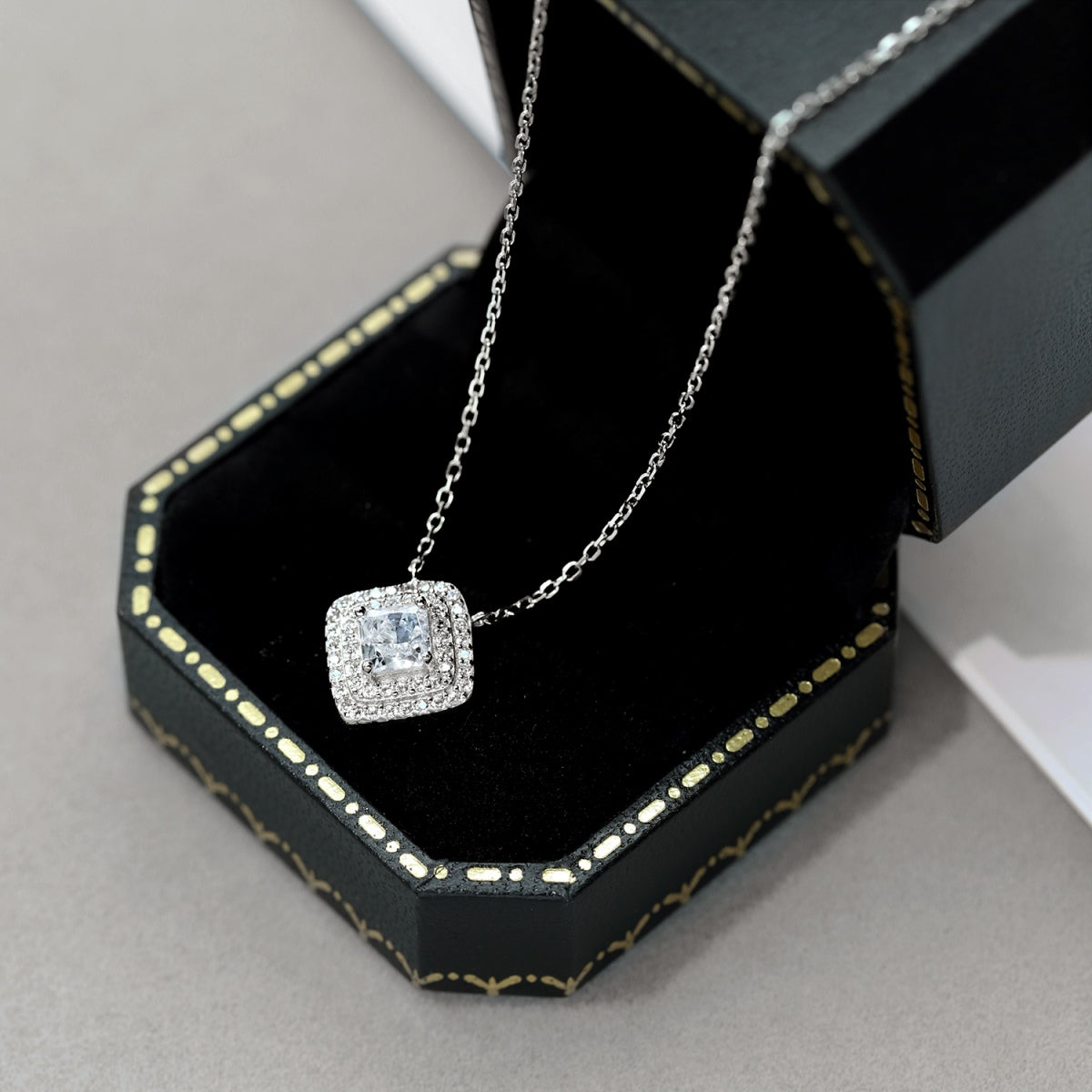 [Sparkling Aurora]Sparkling Asscher Cut Necklace