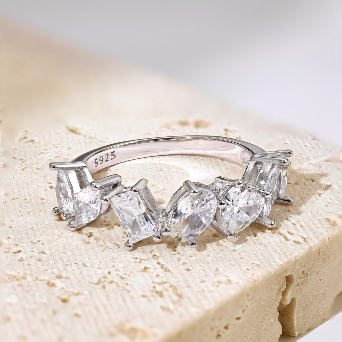 [Sparkling Aurora]Delicate Multi Cut Ring